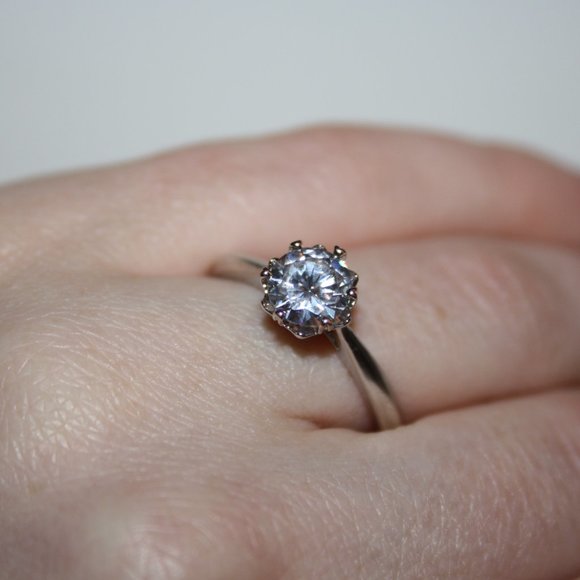 💎 Silver & CZ Solitaire Ring – Size 10.25 Sparkling Simplicity · Classic Design - Picture 2 of 6